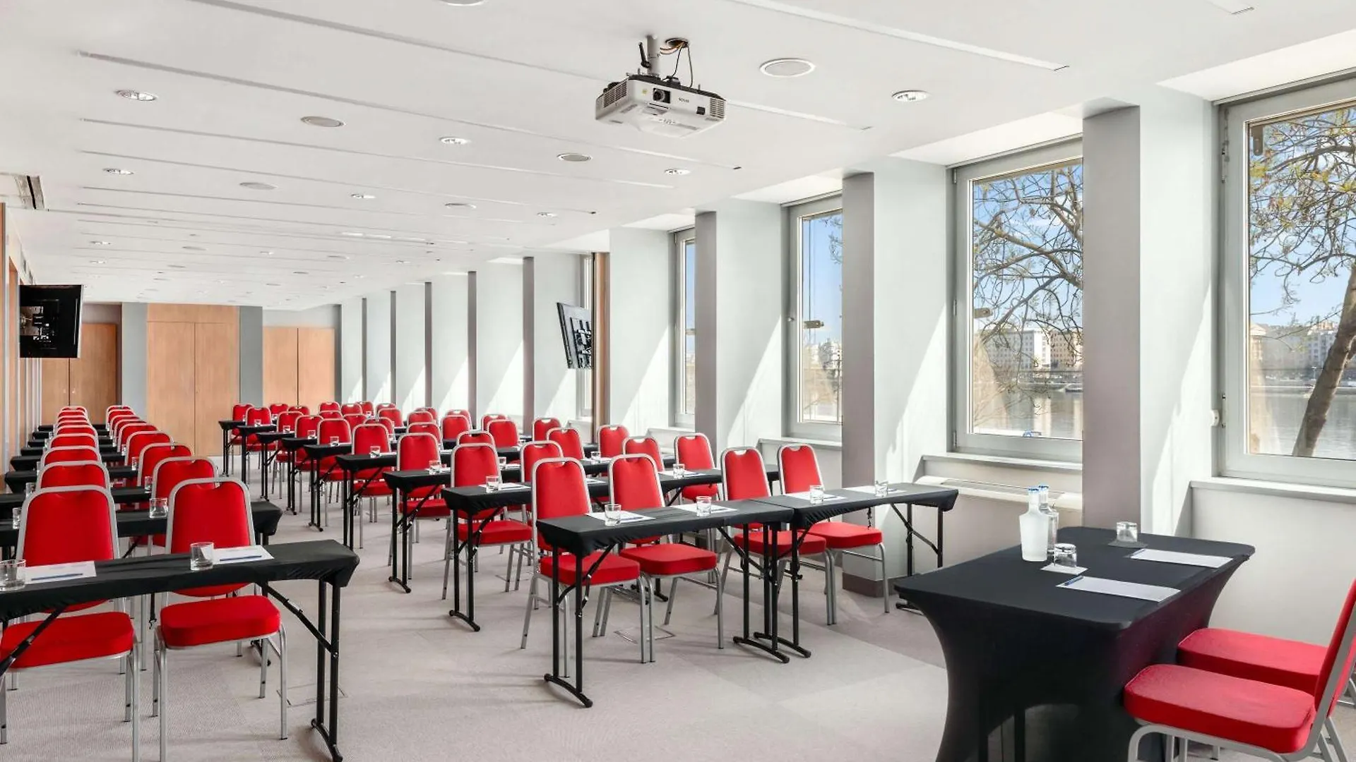 **** Hotel Novotel Budapest Danube Ungarn