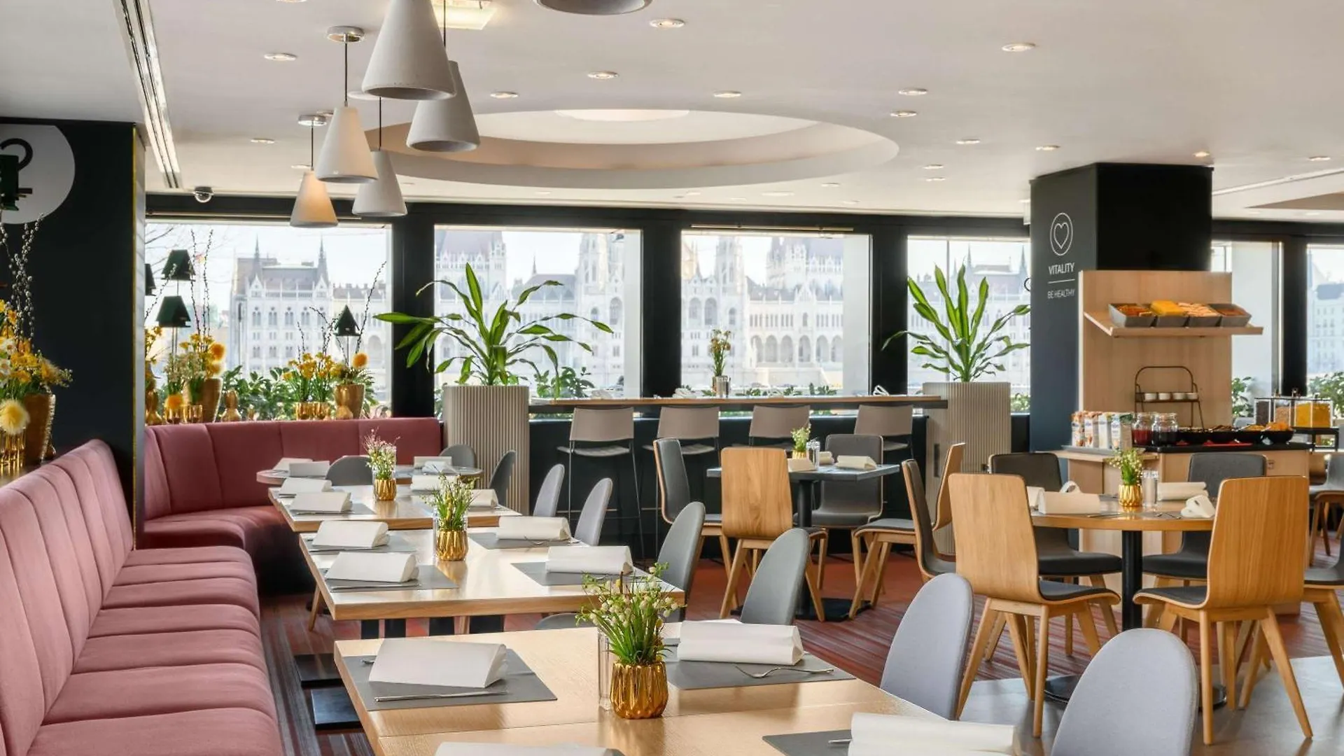 **** Hotel Novotel Budapest Danube Ungarn