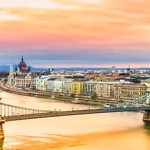 Convenience & Chic By The Basilica Budapesta